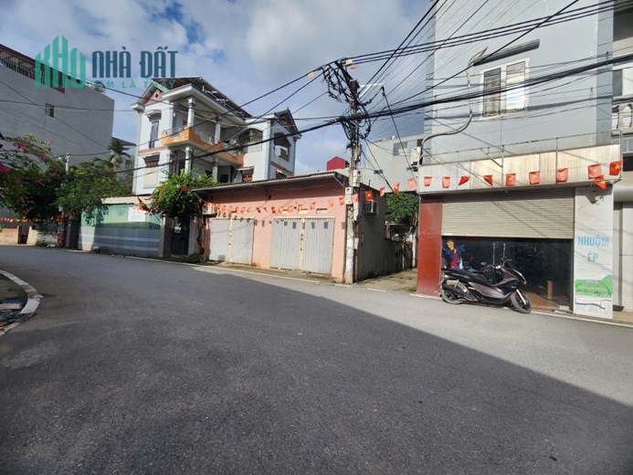 Nhà lô góc mặt phố ở Di Trạch, 9,8 tỷ, 38m2, kinh doanh tốt, đường 3 ô tô tránh,