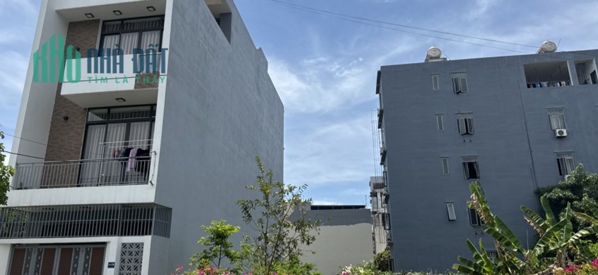 100m đất đường TRần Quốc Hoàn,H; Bắc,giá;8tr/tháng,thuê lâu dài