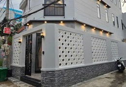 Bán nhà góc 2 mặt tiền xây mới gần đường Phạm Hữu Lầu Quận 7