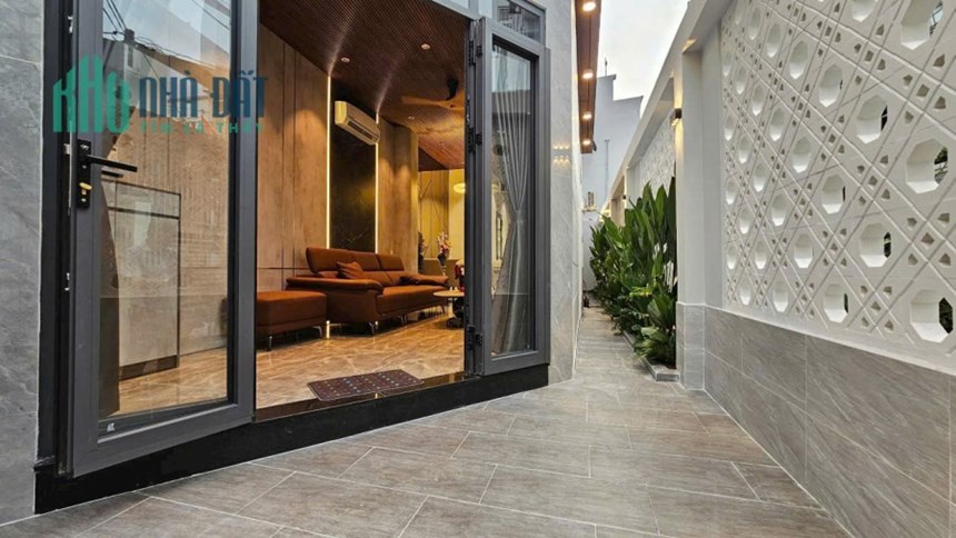 Bán nhà góc 2 mặt tiền xây mới gần đường Phạm Hữu Lầu Quận 7