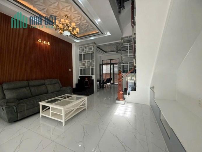 Bán nhà đẹp 4 tầng ,gần huỳnh tấn phát quận 7 nhà bè ,đường oto 8m