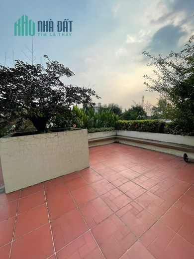 Chủ đi định cư bán gấp căn biệt thự sân vườn, 360m2, kdc sadeco phước kiểng, đối diện trường rmit