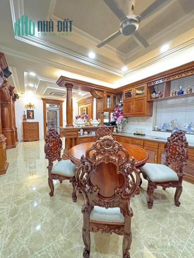 Bán biệt thự cao cấp Quận 2 – Nhà đẹp, nội thất sang trọng