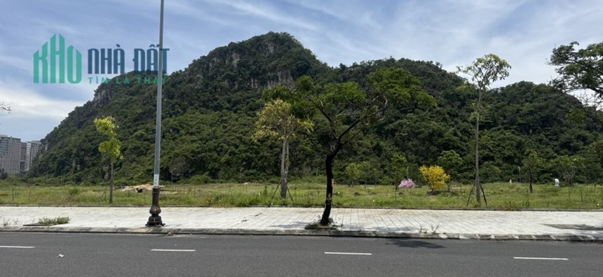18 tỷ/250m2.Nhà 2M tiền,3tấm,đường Phạm Hữu Nhật,Biển Sơn Thuỷ,Đà Nẵng