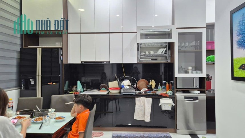 18 tỷ/132m2, 3T 2 mặt tiềnTùng Thiện Vương, 4pn 5wc, 5 Phút ra Biển Mỹ Khê