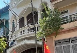 BOM TẤN THỤY PHƯƠNG - NHÀ CÓ SÂN CHƠI GẦN 1000M² - Ô TÔ ĐỖ, KINH DOANH DÒNG TIỀN 20TR/THÁNG