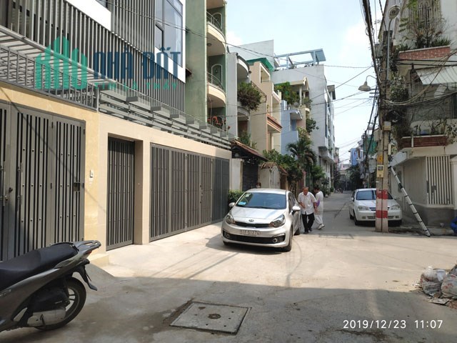 Cho nữ thuê Phòng trọ Q.Bình Thạnh, 25m2 mới đẹp, ban công, cửa sổ, hẻm 7m. Giá rẻ nhất khu này.