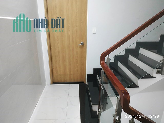 Cho nữ thuê Phòng trọ Q.Bình Thạnh, 25m2 mới đẹp, ban công, cửa sổ, hẻm 7m. Giá rẻ nhất khu này.