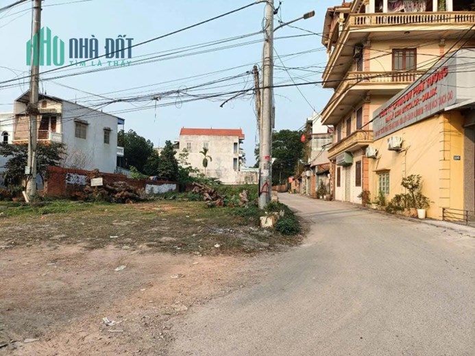 Bán Đất Hoà Lạc View Hồ Tân Xã Đường Rộng Ô Tô Tránh Ở Sướng KD Tốt, Đối Diện ĐHFPT, ĐHQGHN.