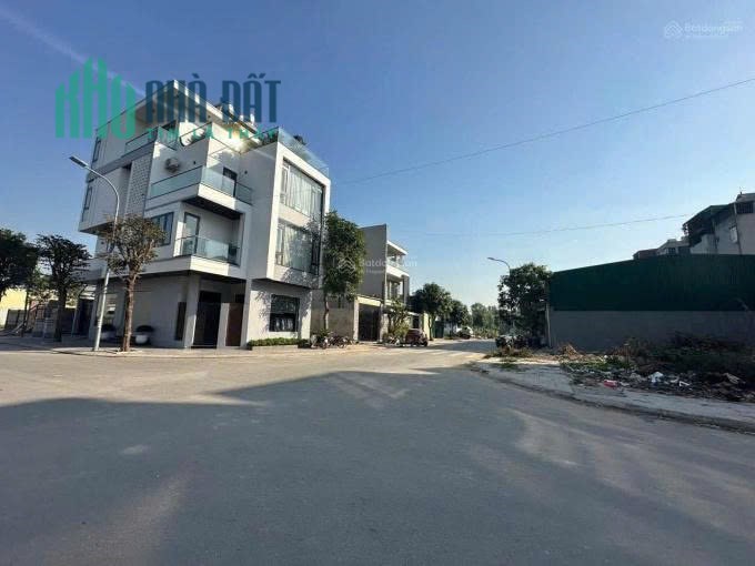 BÁN ĐẤT TÂN XÃ  HÒA LẠC GẦN KCN, FPT DHQG NHU CẦU THUÊ CAO XÂY CCMN LUÔN KÍN PHÒNG