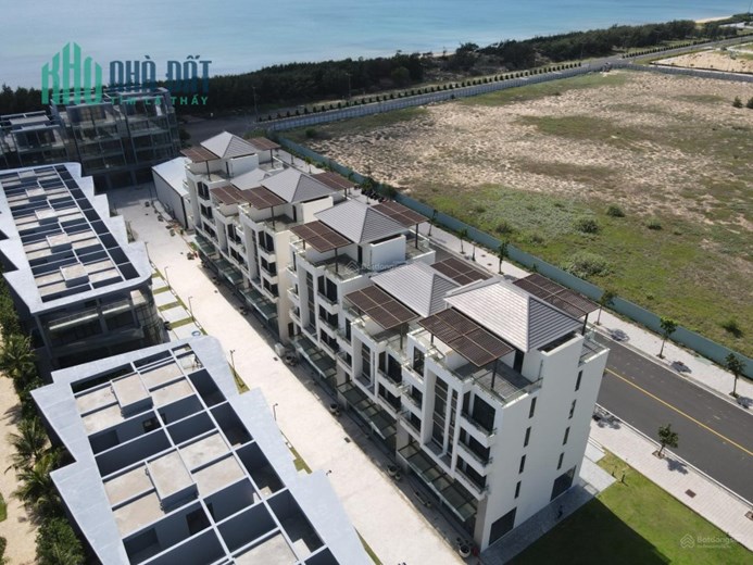 Bán nhà phố thương mại sổ hồng sẵn ngay mặt biển Tuy Hoà giá chỉ 25tyx vào kinh doanh ngay