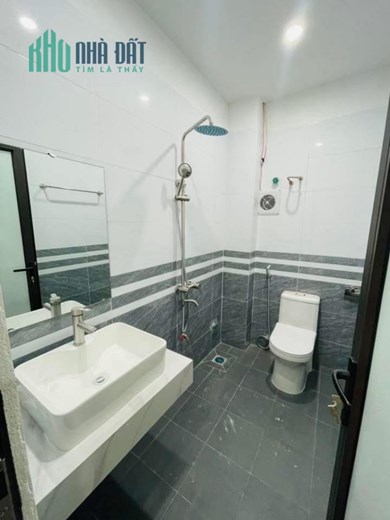 Bán nhà 5 tầng Liên Mạc Thượng Cát, Bắc Từ Liêm, ô tô đỗ cổng, hơn 5 tỷ.