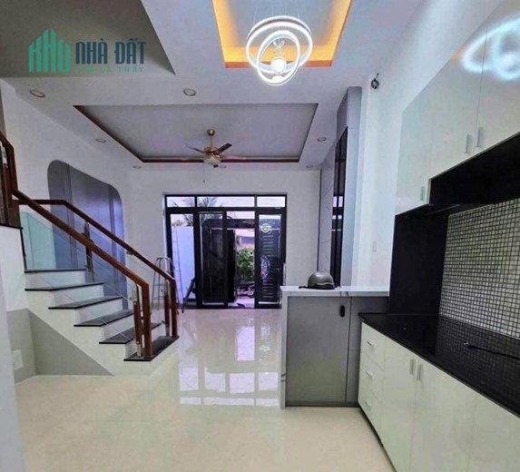 bán nhà lầu gần Quảng trường tại Long Hòa A,Đạo Thạnh, Đồng Tháp.