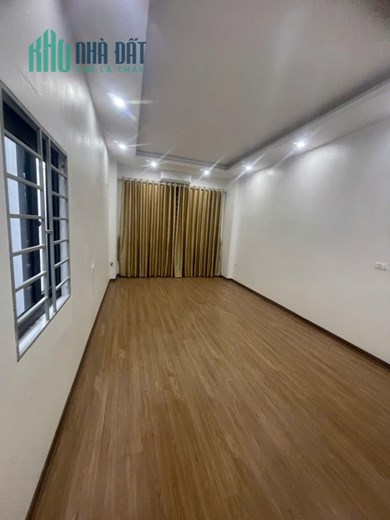 🏡 BÁN NHÀ LÊ TRỌNG TẤN – HÀ ĐÔNG – LÔ GÓC 2 THOÁNG – Ô TÔ ĐỖ CỬA
30m2 5 Tầng