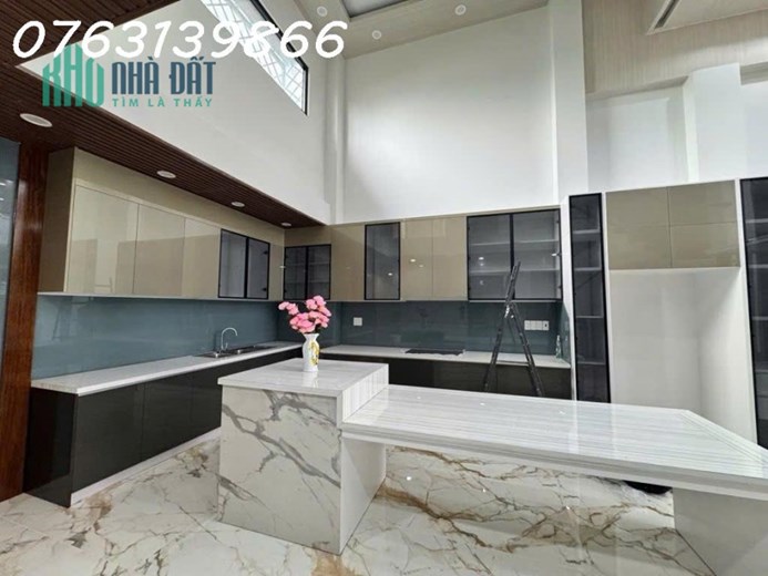 HIẾM ! HƠN 9 TỶ- NHÀ PHỐ CAO CẤP CÓ HỒ BƠI- THANG MÁY- NGANG 7 x 14- GẦN TRƯỜNG QUỐC TẾ AISVN.