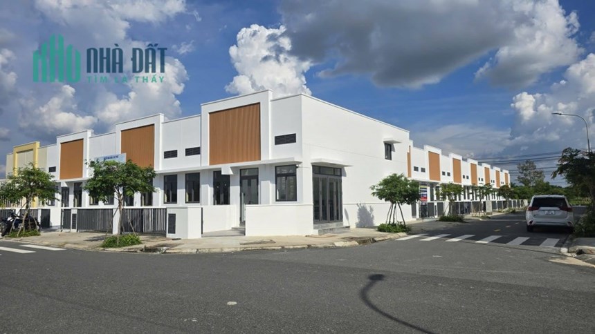 Bán nhà ngay KCN Phước Đông - Tây Ninh giá chỉ 2,1 tỷ/căn
