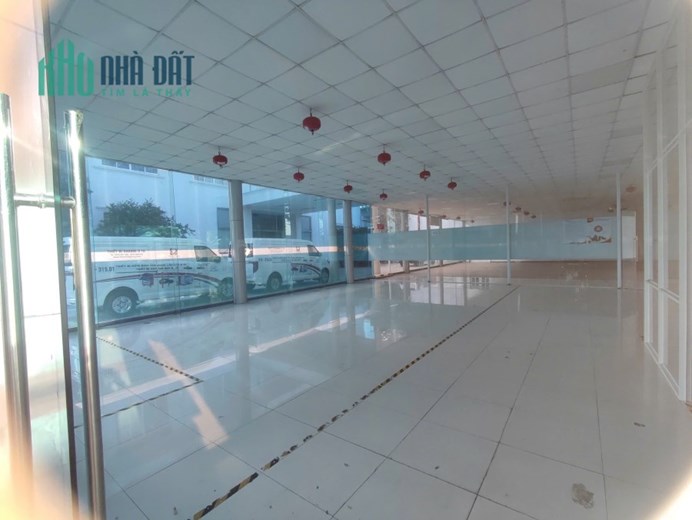 Cho thuê Showroom 580m2, kho xưởng 2000m2 Cộng Hoà Tân Bình