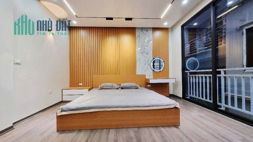 BÁN NHÀ 5 TẦNG PHỐ GIÁP BÁT MẶT TIỀN 5.5M 12 TỶ HƠN