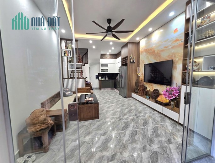 HIẾM NHÀ BÁN - LÕI HAI BÀ TRƯNG - 5 TẦNG ĐẸP KÍNH KOONG - MT 4.2M THÔNG SỐ VÀNG