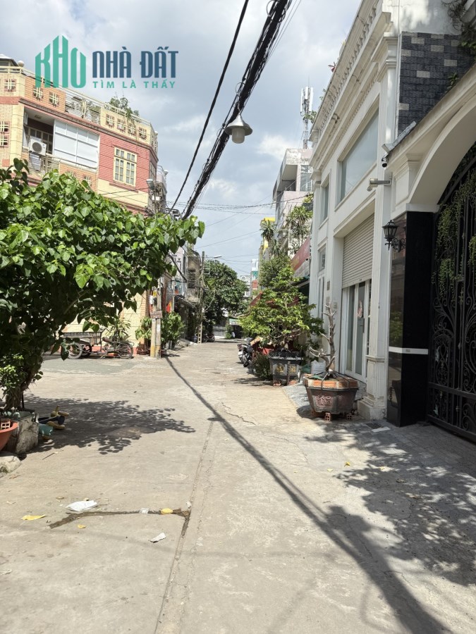Hẻm xe hơi, Đường 100, Bình Thới, Phường 14, Quận 11, 2 tầng, chỉ 4,45 tỷ.