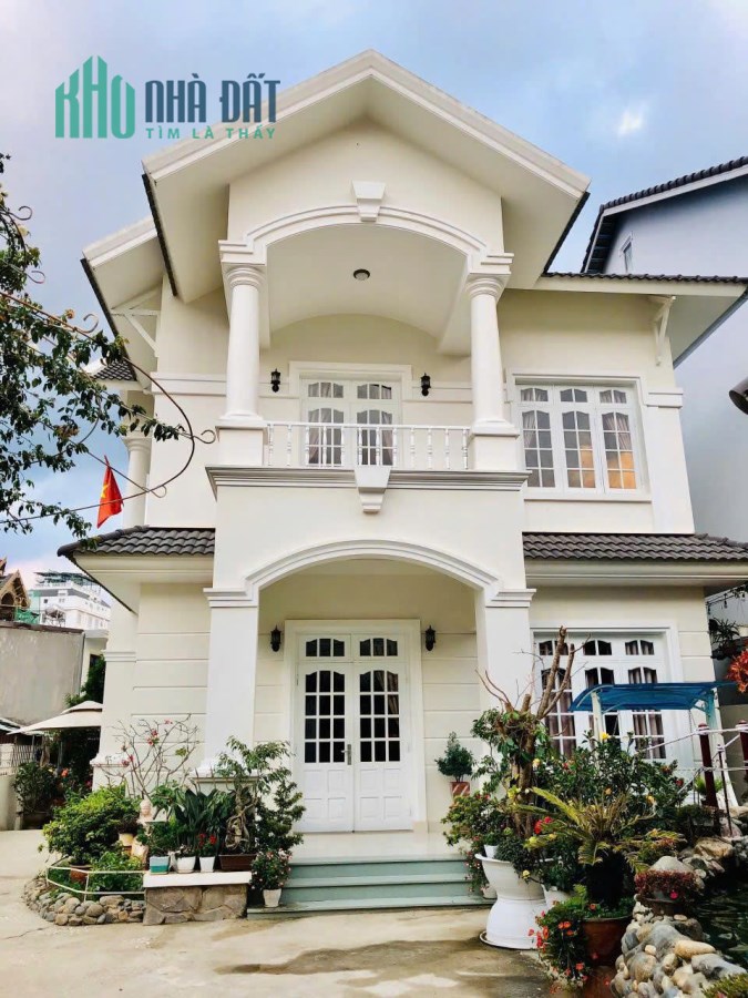 Cho thuê villa 8 phòng ngủ đường Hùng Vương phường 9 Đà Lạt giá 18 triệu/tháng