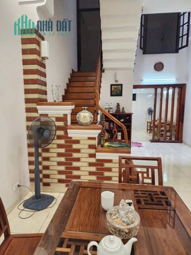 CHÍNH CHỦ CẦN BÁN GẤP NHÀ PHÂN LÔ Ô TÔ  VÕNG THỊ  TRÍCH SÀI  P BƯỞI  TÂY HỒ DT 80 M2 GIÁ 18,2 TỶ