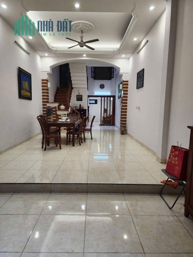 CHÍNH CHỦ CẦN BÁN GẤP NHÀ PHÂN LÔ Ô TÔ  VÕNG THỊ  TRÍCH SÀI  P BƯỞI  TÂY HỒ DT 80 M2 GIÁ 18,2 TỶ
