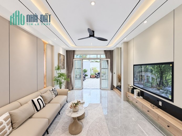 Bán gấp nhà Nguyễn Thượng Hiền, Phường 5, Bình Thạnh, 4 tầng, xe hơi, chỉ 10,8 tỷ.