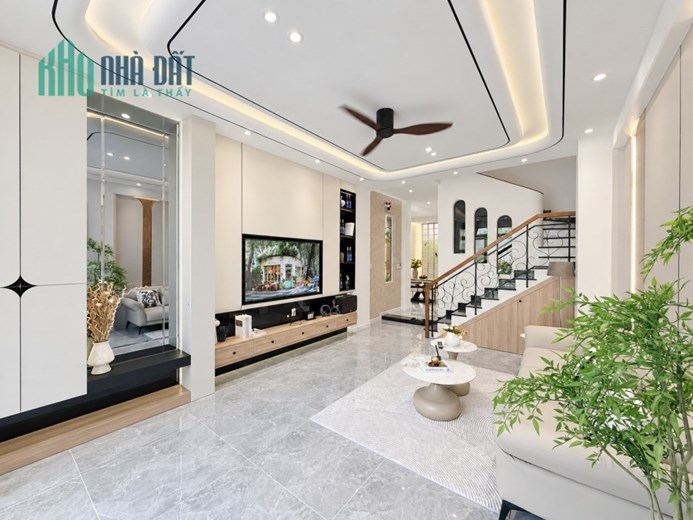 Bán gấp nhà Nguyễn Thượng Hiền, Phường 5, Bình Thạnh, 4 tầng, xe hơi, chỉ 10,8 tỷ.