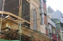 Cưỡng chế tháo dỡ một công trình xây dựng sai phép tại Q.10, Tp.HCM