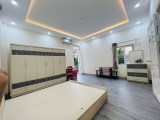 Nhà vị trí đẹp nhất Nguyễn Văn Cừ, 50M. MT 4M, ngõ thông,ô tô vào tận cửa.Nhỉnh 5 tỷ