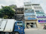 MẶT PHỐ NGUYỄN SƠN KINH DOANH SẦM UẤT NỔI TIẾNG LÀ PHỐ HÀNG XÁCH TAY - Ô TÔ ĐỖ CỬA.