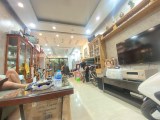 Nhà Gia Thuỵ sát mặt phố Nguyễn Văn Cừ Dân xây bền đẹp thoáng sáng, 70m giá 5.x tỷ chủ thiện chí