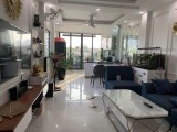 58MX8T PHẠM NGỌC THẠCH KINH DOANH Ô TÔ TRÁNH VỈA HÈ