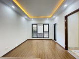 Bán nhà 83m2 phố Nguyễn Văn Cừ, Long Biên Gara 2 Ô tô đua Vỉa hè rộng Kinh doanh Sầm uất Giá 4.9 Tỷ