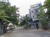 Nhà phố đẹp ở nga ycó gara xe hơi KHU  dân trí cao hẻm nhựa 8m đã giảm 700 tr