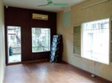 Cho thuê căn hộ chung cư riêng biệt, 2 phòng ngủ tại ngõ 409 Kim Mã, Ba Đình