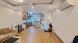 Hơn 5tỷ có nhà 6 tầng,42m2,Mt 4.65m,gara ,sát phố Bát Khối,Long Biên