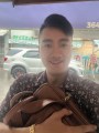 Tay ôm cặp sách tò tò,
Tưởng đâu thứ dữ ai ngờ cò con.