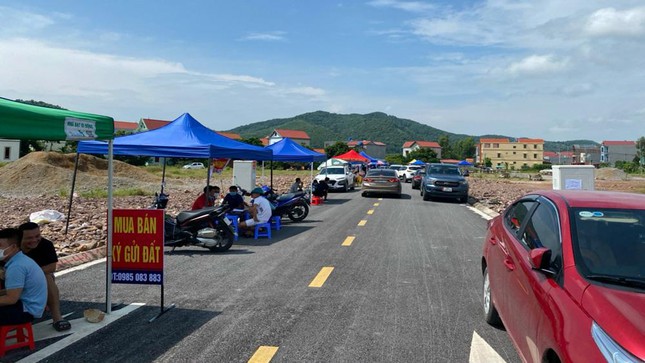 Sàn giao dịch bất động sản cấu kết "ôm hàng"