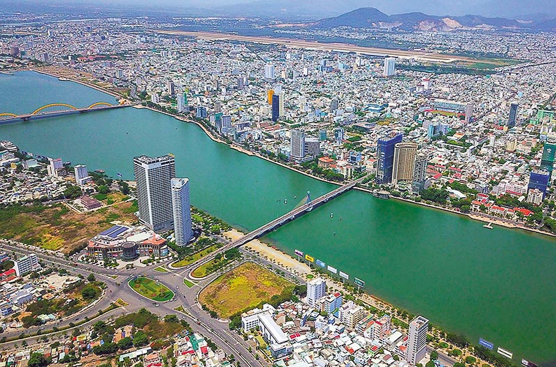 Giới thượng lưu mê đắm tòa tháp ngắm pháo hoa đẹp bậc nhất Đà thành